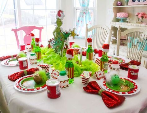 Grinch / Christmas/Holiday "Grinch Kiddie Table" | Catch My Party Whoville Table Decorations, Grinch Breakfast, Grinch Whoville, Grinch Baby, Lego Friends Birthday, Christmas Knits, Frog Birthday Party, Candy Theme Birthday Party, Holiday Party Ideas