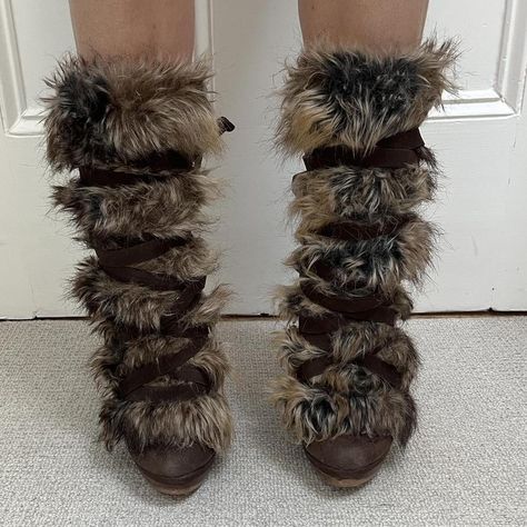 Vintage faux fur yeti fluffy boots 
Uk 7
Barely used - Depop Fur Shoes Outfit, Yeti Boots, Radagast The Brown, Fluffy Boots, Grey Fur Coat, Grey Fur, Fur Shoes, House Hunters, Cute Nike Shoes