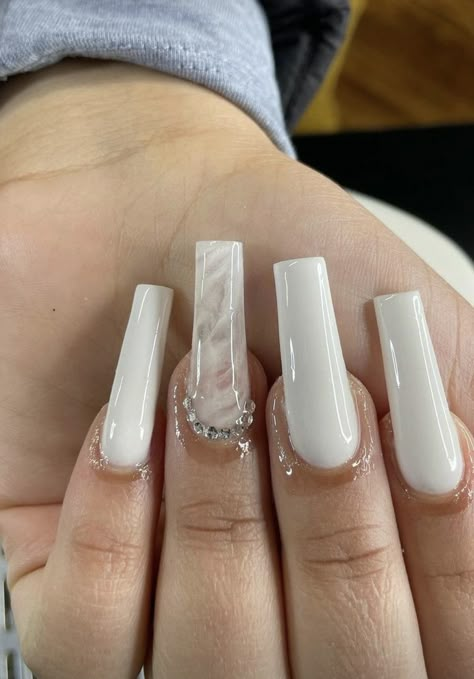 White Base Acrylic Nails, Clear White Acrylic Nails, White Prom Nails Acrylic, White Acrylic Nails Ideas, White Nail Inspo Acrylic, Acrylic Nails White, Nails Medium Length, Acrylic Nail Set, Nails Coffin Short