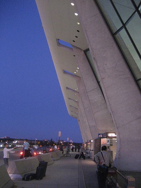 Washington Dulles International Airport, Dulles Airport, Dulles International Airport, Architecture Board, Eero Saarinen, Boeing 777, Furniture Designs, International Airport, Cn Tower