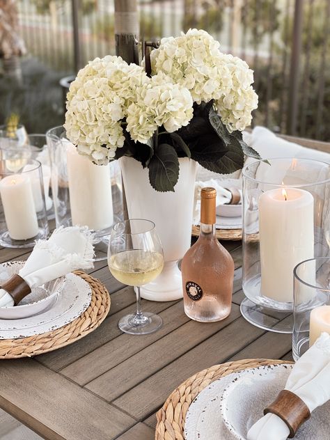 OUTDOOR SUMMER ENTERTAINING - Stylin By AylinStylin By Aylin | Interior Design | Fashion | Lifestyle Outdoor Dinner Table Decor, Outdoor Table Styling, Backyard Dining Table, Hosting Aesthetic, Outdoor Tablescapes, Summer Hosting, Outdoor Hosting, Stylin By Aylin, Backyard Dining