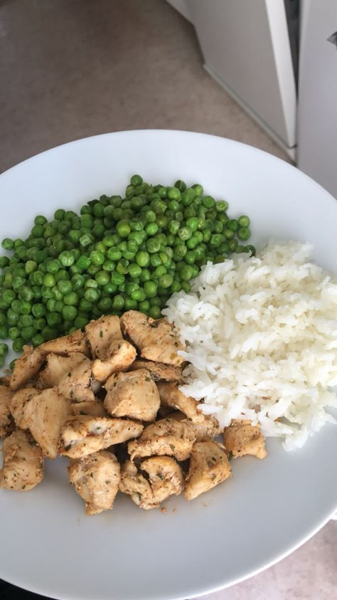 Chicken And Rice Aesthetic, Cheap And Healthy Dinner Ideas, Healthy Lunch Snacks, Healthy Food Menu, Sports Nutritionist, Resep Diet, Healthy Food Inspiration, Lost 100 Pounds, Makanan Diet