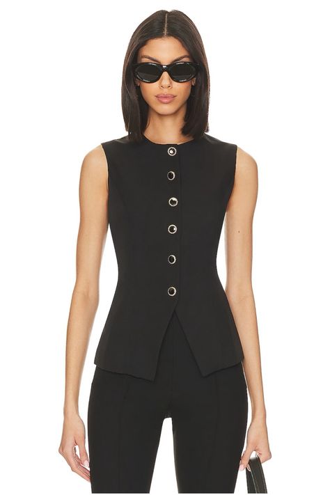 x Revolve Emiliana Top curated on LTK All Black Business Casual Outfits For Women, Work Siren Outfit, Bridal Stylist Work Outfit, Chic Office Outfit Young Professional, Womens Work Fashion, Hourglass Tops, Cool Work Outfits Women, Corporate Style Women, Trendy Work Outfits