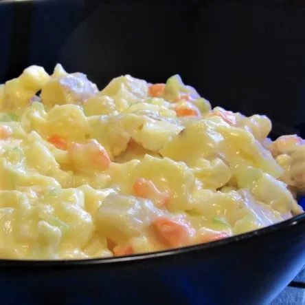 Amish Potato Salad Best Way To Boil Potatoes, Amish Potato Salad Recipe, Amish Potato Salad, Meatloaf Oatmeal Recipe, Amish Potato Salads, Cooking Website, Deviled Egg Potato Salad, Boil Potatoes, Grilling Sides