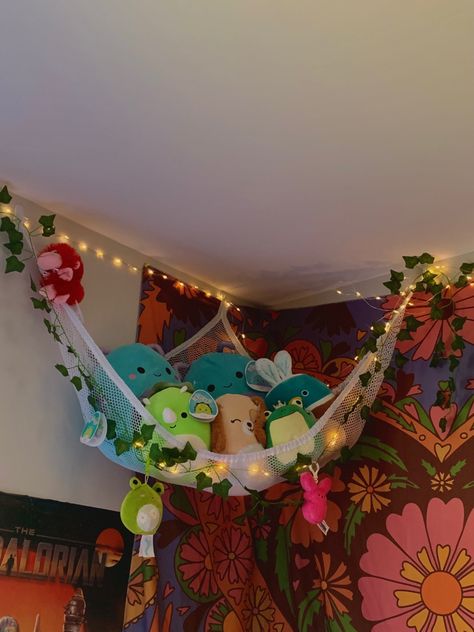 Hanging Squishmallows, Bed Squishmallow, Squishmallow Hanging Net, Squishmallow Net Aesthetic, Squishmallow Net, Squishmallow Room, Squishmallow Storage, Plushie Hammock Aesthetic, Hippie Room Aesthetic