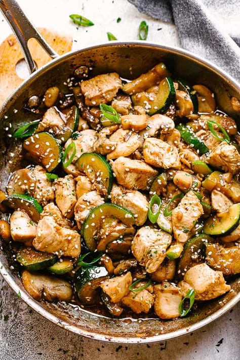 Chicken Zucchini Recipes, Healthy Chicken Stir Fry, Zucchini Mushrooms, Easy Chicken Stir Fry, Mushroom Stir Fry, Easy Zucchini Recipes, Stir Fry Recipes Chicken, Chicken Mushroom, Pantry Ingredients