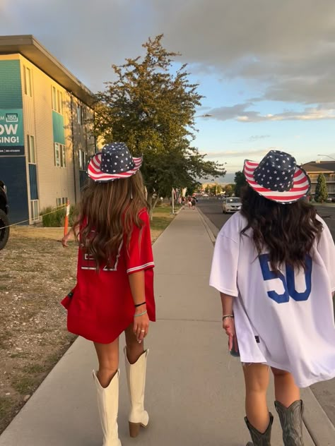 American Football Jersey Outfit, Usa Outfits Spirit Week, Usa Day Spirit Week Outfit, Fourth Of July Costume, 4th Of July Fits, July Outfits For Women, Fourth Of July Pics, Usa Outfits, American Outfits