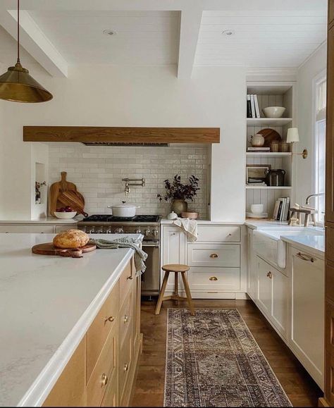 Cooking Alcove, Cozy Modern Farmhouse, Kitchen Hood Ideas, Farmhouse Home Design, Modern Farmhouse Cottage, Kitchen Vent Hood, Kitchen Vent, Barn Kitchen, Black And White Living Room