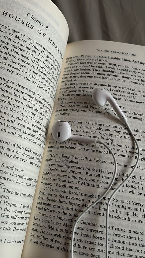 book with earphone books aesthetic calm white Lost In Music Aesthetic, Book And Music Aesthetic, Music And Books Aesthetic, Music While Reading, Ali Core, Books And Music, Give Me A Break, Playlist Covers, Music Aesthetic