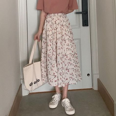 4d6e4749289c4ec58c0063a90deb3964desc52396013ri Long Skirts Summer, Korean Skirt, Skirt Streetwear, Long Skirt Summer, Skirts Summer, Korean Streetwear, Pleated Long Skirt, Floral Fit, Long Skirts