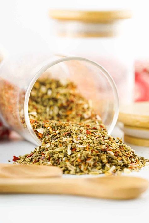 Homemade pizza seasoning is a great way to elevate pizza night! This easy-to-make blend packs a big flavor punch, and is perfect for sprinkling on your homemade pizza, veggies, pasta dishes, and more. Why You Will Love This Recipe There are a few reasons why these spices for pizza are a must-have for any home cook to have on hand in the pantry. Pizza spices are perfect for pizza sauce, and for sprinkling on a hot, Italian Seasoning Mix Recipe, Mediterranean Spice Blend, Pizza Seasoning Recipe, Creole Seasoning Recipe, Pizza Spices, Pizza Seasoning, Homemade Italian Seasoning, Dry Mixes, Mediterranean Spices