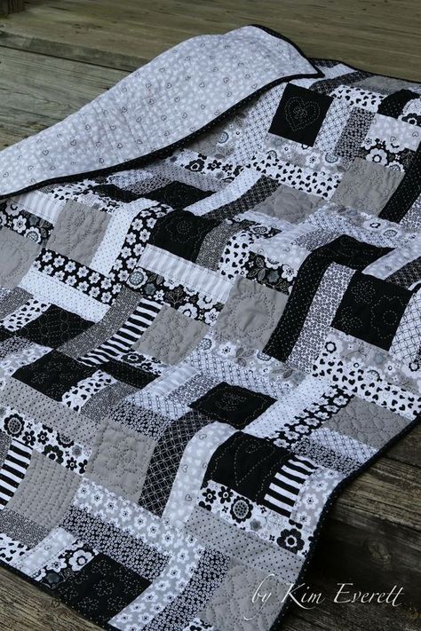 Umgestaltete Shirts, Hand Quilting Designs, Hand Quilting Patterns, Charm Pack Quilts, Birds Fabric, Black And White Quilts, Machine Quilting Patterns, Jelly Roll Quilt Patterns, Longarm Quilting Designs