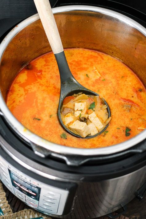 Instapot Vegetarian Recipes, Instant Pot Thai, Vegetarian Thai Recipes, Vegetarian Thai, Thai Coconut Soup, Instant Pot Recipes Vegetarian, Vegan Instant Pot Recipes, Vegetarian Instant Pot, Thai Recipe