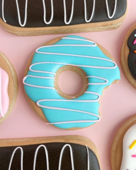 It’s National Donut Day! So why not enjoy some donuts for a treat…🍩 Okay these may not be actual donuts, but I think it still counts right? What is your go to donut? These beauties were made with @whipzi_co salted caramel, chocolate and vanilla powdered sugars for the royal icing and omg the flavors together are just amazing! 🍩 #donuts #donutcookies #nationaldonutday #sugarcookies #sweeteats #sweeteatsbyrachel #whipzi_co #cookies #royalicing #cutoutcookies Donut Day, Sugar Donut, National Donut Day, Salted Caramel Chocolate, Caramel Chocolate, Cut Out Cookies, How Sweet Eats, Powdered Sugar, Royal Icing