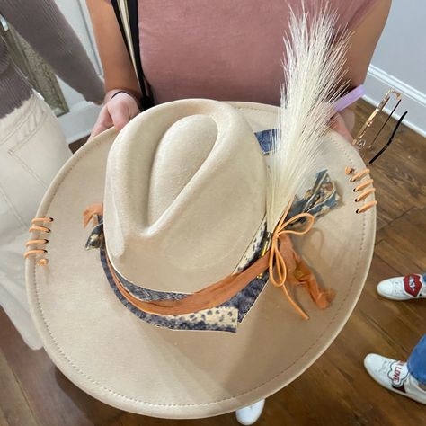 Size: 58cm Color: Cream Brand: The Pink Valise Boutique Condition: Never Worn Material: Leather Cowboy Hat Design, Custom Cowboy Hats, Painted Hats, Hat Ideas, Western Hats, Cowgirl Hats, Boutique Accessories, Cowgirl Style, Wide Brimmed Hats