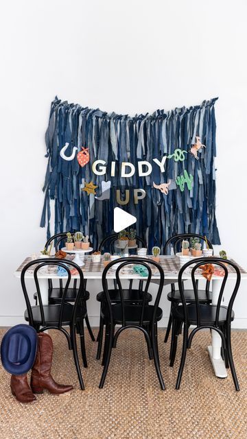 Diy Denim Fringe, Denim Backdrop, Denim Fringe, Diy Denim, Fringe Backdrops, Cowboy Party, Denim Diy, Old Jeans, Diy Party