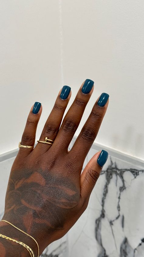 Manicure For Black Women, Winter Nail Colors Black Women, Short Everyday Nails, Fall Nail Color Black Women, Fall Nail Colors With Glitter, Short Sophisticated Nails, Short Square Acrylic Nails Simple One Color, Solid Color Nails For Winter, Deep Turquoise Nails