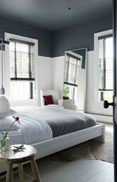 half painted wall ideas, easy wall updates Half Painted Walls, Dark Ceiling, Grey Ceiling, Painting Simple, Grey Painting, Colored Ceiling, Gray Bedroom, Trendy Bedroom, Painted Ceiling