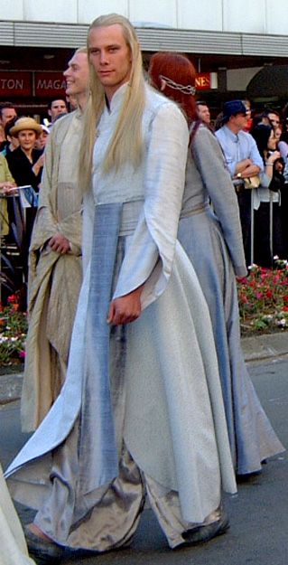 Elf guy from the parade, No over robe. Dupioni silk for the whole outfit, silver pants, ice blue over tunic with rolled collar and wrapped sleeves, darker blue silk belt. Elvish Clothes, Elven Clothing, Male Elf, Lotr Elves, Elven Dress, Elf Dress, Silver Pants, Into The West, Elf Clothes