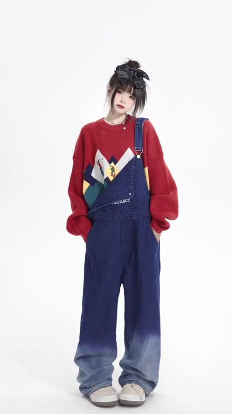 Baggy Overall Outfits, Overalls With Hoodie, Baggy Overalls Outfit, Baggy Outfits, People Reference, Mode Inspiration, Lookbook Outfits, Fashion Poses, Japanese Fashion