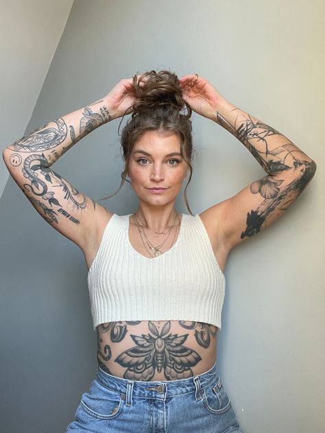 Plus Size Sleeve Tattoo, Tattoo Mixed Styles, Curvy Girl Tattoos, Plus Size Arm Tattoo, Mixed Tattoo Styles Sleeve, Armpit Tattoo Women, Mixed Style Tattoo Sleeve, Old Women With Tattoos, Armpit Tattoo