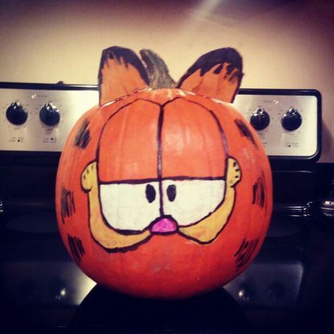 Garfield Pumpkin #garfieldpumpkin #cats #halloween #nacl #lasagna Garfield Pumpkin Painting, Garfield Pumpkin, Book Character Pumpkins, Story Book Pumpkin, Halloween Pumpkin Crafts, Character Pumpkins, Creative Pumpkin Painting, Creative Pumpkin Decorating, Pumpkin Books