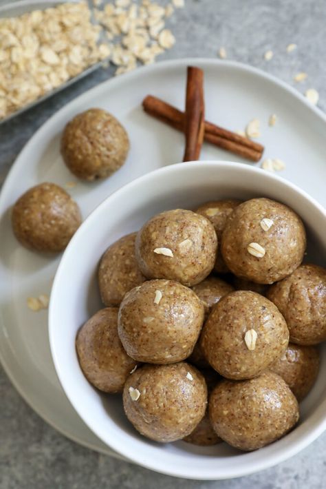 Snickerdoodle Oat Bliss Balls - Flora & Vino Oat Balls, Oats Protein, Oatmeal Balls, Vegan Kids Recipes, Clean Snacks, Oatmeal Cookies Chewy, Bliss Balls, Protein Balls, Protein Ball