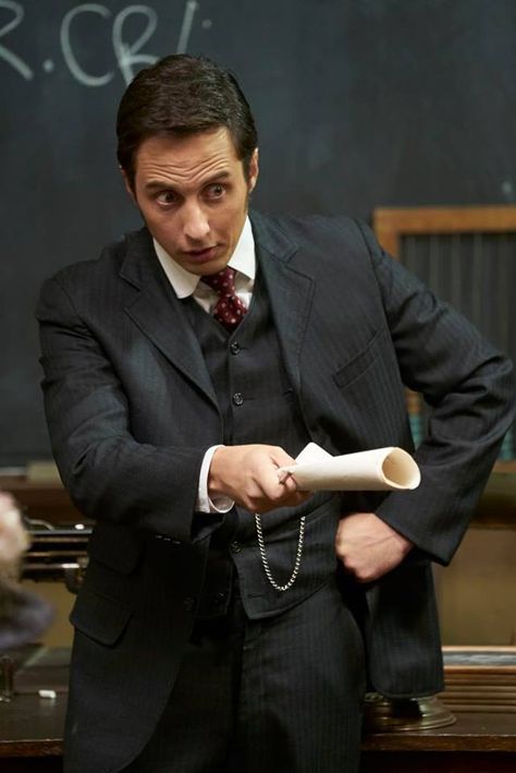 George trying to engage his writing class. George Crabtree, Jonny Harris, Murdock Mysteries, Yannick Bisson, Period Films, British Movies, Murdoch Mysteries, Writing Classes, Detective Story