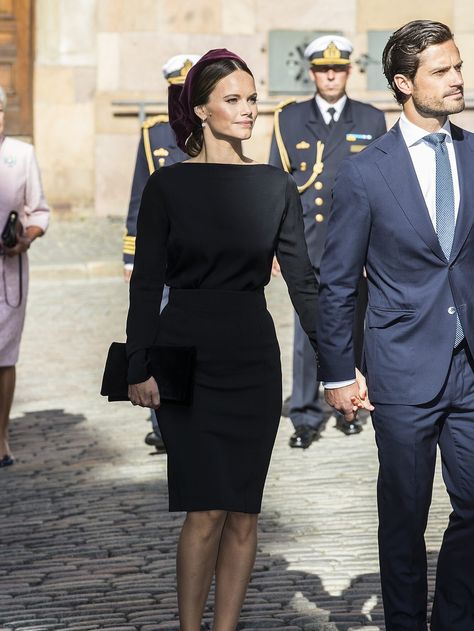 Princess Sofia of Sweden Style Royal Family Outfits, Royal Family Weddings, Sofia Of Sweden, Royal Attire, Sofia Hellqvist, Royal Family Portrait, Princess Sofia Of Sweden, Sweden Fashion, Princess Sophia