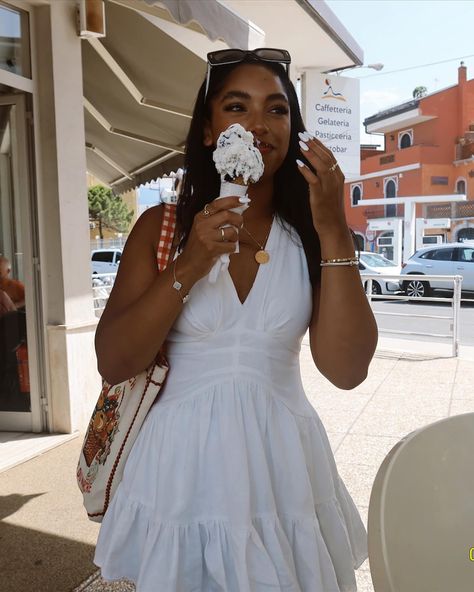 summer in italy , 1983 Solange Outfit Aesthetic, Italy Outfits Black Women, Summer Fashion Black Women, Italy In The Summer, Italy 1983, Summer In Italy, Vacation Pics, Life Pics, Summer Poses