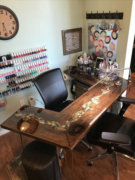 Nail Station Organization Ideas, Home Manicure Station, Nail Shop Ideas Salons At Home, Personal Nail Station At Home, Diy Nail Tech Table, Portable Nail Station, Rustic Nail Salon Ideas, Manicure Desk Ideas, Nail Room Ideas Home Small Diy