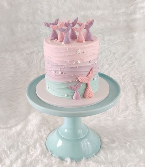 Mermaid Theme Birthday Cake Simple, Mermaid Birthday Cake 2 Tier, Minimalist Mermaid Cake, Small Mermaid Cake Birthday, Mermaid Ombre Cake, White Mermaid Cake, Hello Kitty Mermaid Cake, Mini Mermaid Cake, Mermaid Cake Ideas Easy