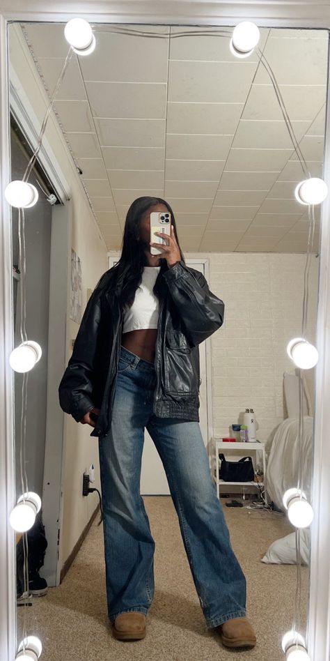 White Top Black Jacket Outfit, Jeans And Black Leather Jacket Outfit, Outfits With Bomberjack Jacket, Oversize Black Leather Jacket Outfit, Baggy Pants Leather Jacket, Balmer Jacket Outfits, Leather Jacket Inspo Outfit, Black Leather Jacket Winter Outfit, Leather Oversized Jacket Outfit