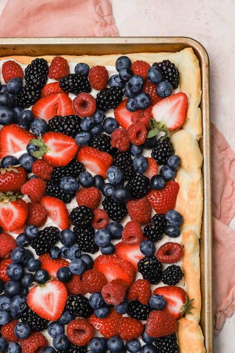 Cream Cheese Fruit Pizza, Crescent Roll Fruit Pizza, Fruit Pizza Topping, Berry Pizza, Recipes For Baking, Crescent Roll Crust, Easy Fruit Pizza, Crescent Roll Pizza, Brown Eyed Baker