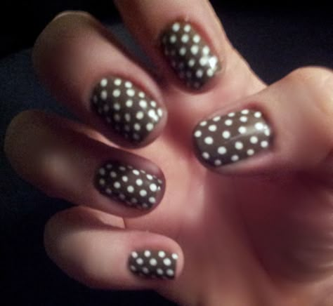 fall nail,nail idea, brown polka dot nail, dot idea, brown and white, michaels nail art pen Brown Polka Dot Nails, Black Polka Dot Nails, Polka Nails, Polka Dot Skirt Outfit, Dot Nails, Hair Streaks, Polka Dot Nails, Brown Polka Dots, Art Pen