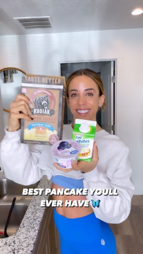 THE FAMOUS JORRY PANCAKE. 🥞 I’ve had so many requests for this recipe. So here’s how I go it to the exact 🦋 Protein pancake •45 grams… | Instagram Sweet Breakfast Meal Prep, High Protein Kodiak Pancakes, Low Carb High Protein Pancakes, Kodiak Pancakes Recipes, High Protein Pancake Bowl, Kodak Pancake Mix Recipes, Kodiak Pancakes With Protein Powder, Protein Pancake Bowl, Protein Pancake Mix Recipes