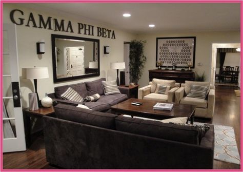 Good idea with chapter letters across top of wall. Sorority Chapter Room, Sorority House Rooms, Crib Ideas, Sorority House, Tri Delta, Pi Phi, Gamma Phi Beta, Sorority Girl, Gamma Phi