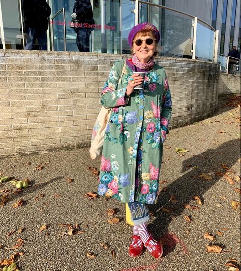 Stylish Grandma, Free Spirit Outfit, Cardigan Diy, Upcycle Fashion Diy, Granny Chic Fashion, Grandma Costume, Asian Clothes, Lagenlook Clothing, Old Granny