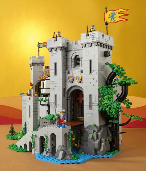 Lego’s new $400 Lion Knights’ Castle is a love letter to my childhood - The Verge Lego Lion Knights Castle, Lego Lion Knights, Lego Medieval Castle, Lego Night, Lego Kingdoms, Medieval Lego, Lego History, Castle Project, Castle Party