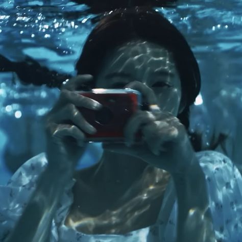 Water Aesthetic, Ocean Vibes, Under Water, Cinematic Photography, Dessin Adorable, Pretty Photos, Summer Photos, 영감을 주는 캐릭터, Pose Reference Photo