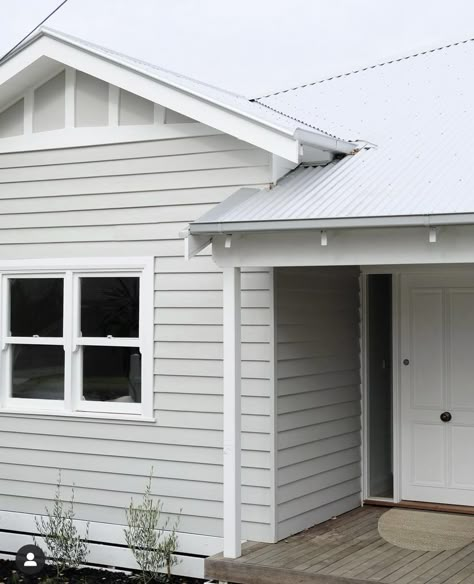 Colourbond Surfmist Exterior, White Weatherboard Exterior, Vertical Cladding House Exterior, Surfmist Exterior Colour Schemes, Gable Roof Exterior, Surfmist Exterior, Weatherboard House Exterior, White Weatherboard House, Exterior Beach House