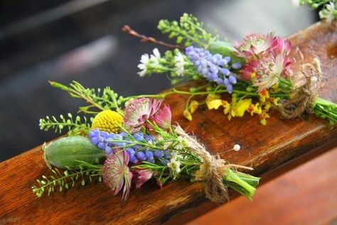 Summer Wildflower Boutonniere, Wild Flower Boutineer, Wild Flower Wedding Boutonniere, Spring Flower Boutonniere, Wildflower Boutineer Ideas, Wildflower Buttonhole, Wild Flower Corsage, Wild Flower Boutonniere, Wildflower Boutonniere