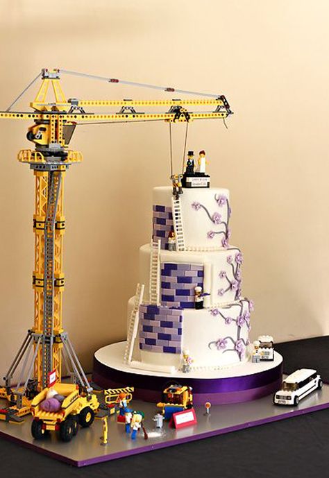 Le gâteau Lego mariage de luxe Lego Wedding Cake, Lego Wedding Cakes, Crazy Wedding Cakes, Lego Wedding, Cake Wrecks, Origami Wedding, Purple Wedding Cakes, Lego Cake, Themed Wedding Cakes