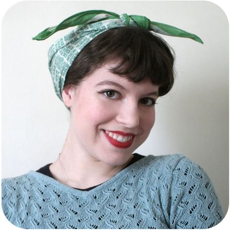 How to tie a scarf like rosie the riveter--I always wanted to know how to do this properly 40s Hairstyles, 40s Style, Bobby Pin Hairstyles, Hair Scarf Styles, Pigtail Hairstyles, Vintage Headbands, Rosie The Riveter, Retro Hairstyles, Twist Headband