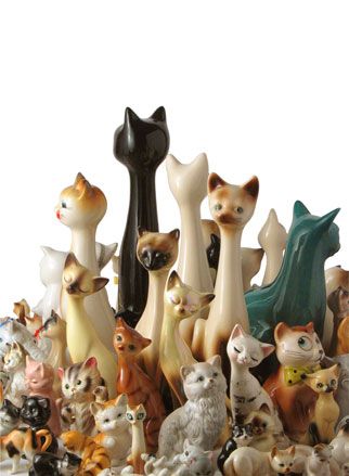 5 Tips for Displaying a Collection Without Appearing like a Hoarder Ceramic Cats, Mew Mew, Cat Figurines, Tiger Cub, Vintage Kitsch, Vintage Cat, Animal Figurines, Vintage Love, Displaying Collections