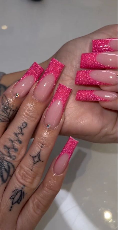 Magenta Pink Acrylic Nails, Hot Pink Nails With Design Square, Pink Nails Rhinestones, Sparkly Stiletto Nails, Cute Hot Pink Nails, Bright Pink Nail Designs, Nails Quince, Nails Hawaii, Glittery Acrylic Nails