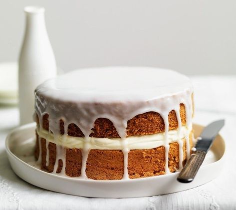 With a hint of spice and an irresistible crumb, this Cinnamon Sponge is the ultimate afternoon treat. Good Baking Recipes, Classic Pavlova Recipe, Coconut Caramel Sauce, Cake Recipes Uk, Spiced Buttercream, Delish Cakes, Lemon Tart Recipe, Cookies And Cream Cheesecake, Afternoon Tea Cakes