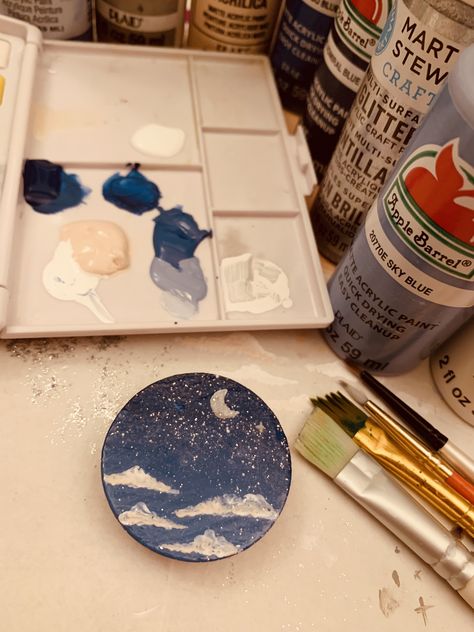 I decided I would paint on my popsocket and this came out ❤️ Popsocket Painting, Painted Popsocket, Diy Popsocket Designs, Popsockets Diy Paint, Diy Phone Pop Socket, Clay Pop Socket, Aesthetic Pop Socket, Popsocket Design, Custom Popsocket