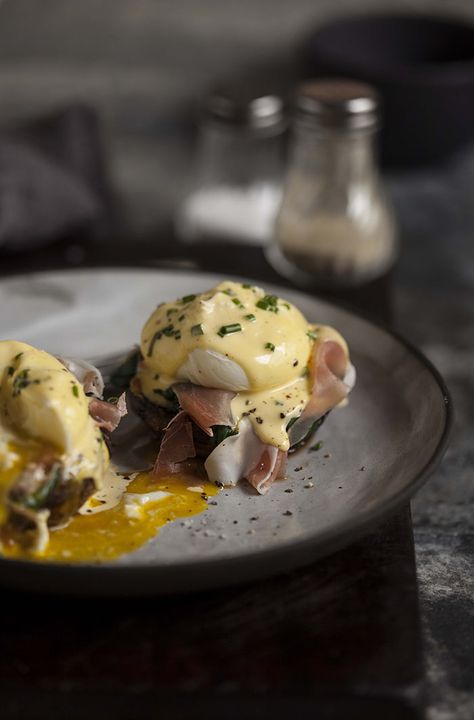 eggs benedict on roasted brown mushrooms spinach and prosciutto Eggs Benedict Recipe, Recipes Savory, Best Breakfast Recipes, Savory Breakfast, Omelet, Mushroom Recipes, Breakfast Dishes, Best Breakfast, Breakfast Ideas