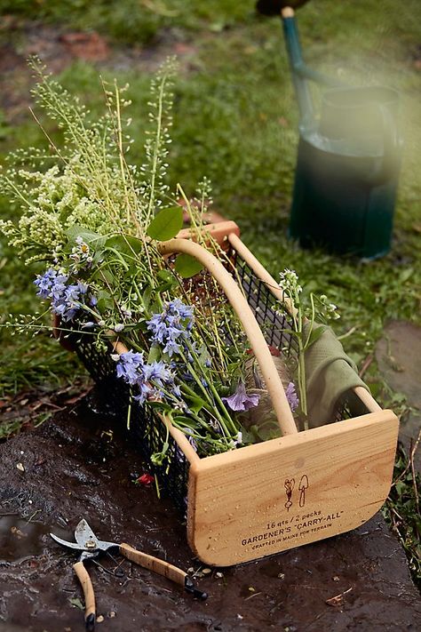 Maple Garden Carry-all Harvest Basket, Planting Tools, Garden Basket, Outdoor Living Furniture, Outdoor Gifts, Pumpkin Candles, White Pine, Hand Poured Candle, Metal Mesh